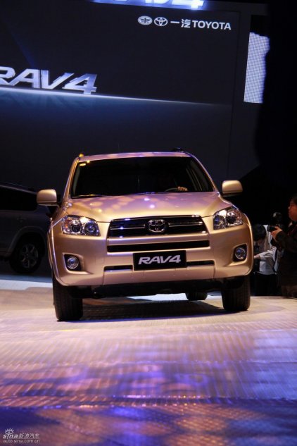 国产丰田RAV4上市现场实拍图