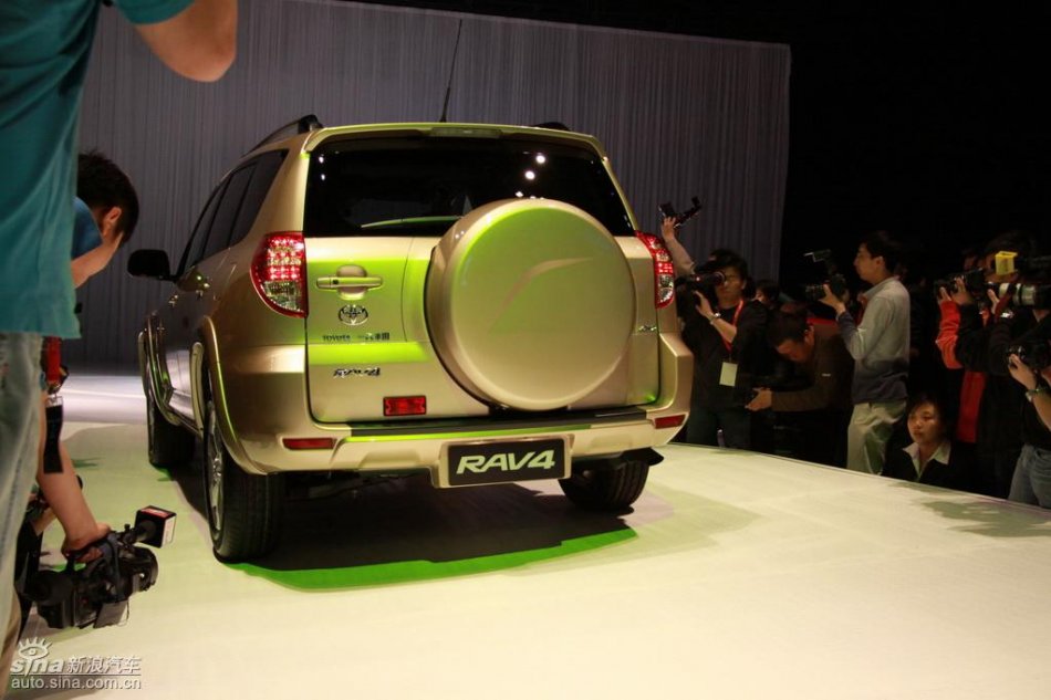 国产丰田RAV4上市现场实拍图