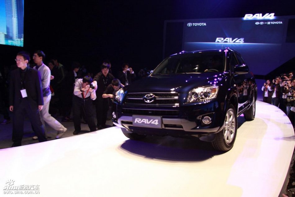 国产丰田RAV4上市现场实拍图