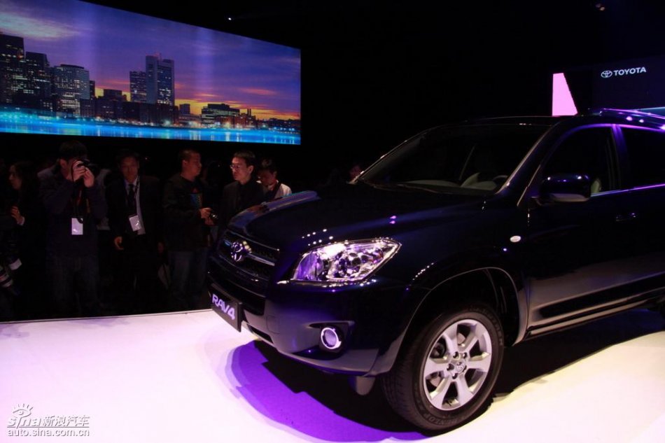 国产丰田RAV4上市现场实拍图