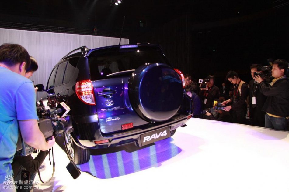 国产丰田RAV4上市现场实拍图