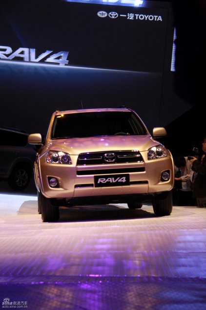 国产丰田RAV4上市现场实拍图