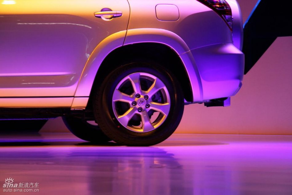 国产丰田RAV4上市现场实拍图