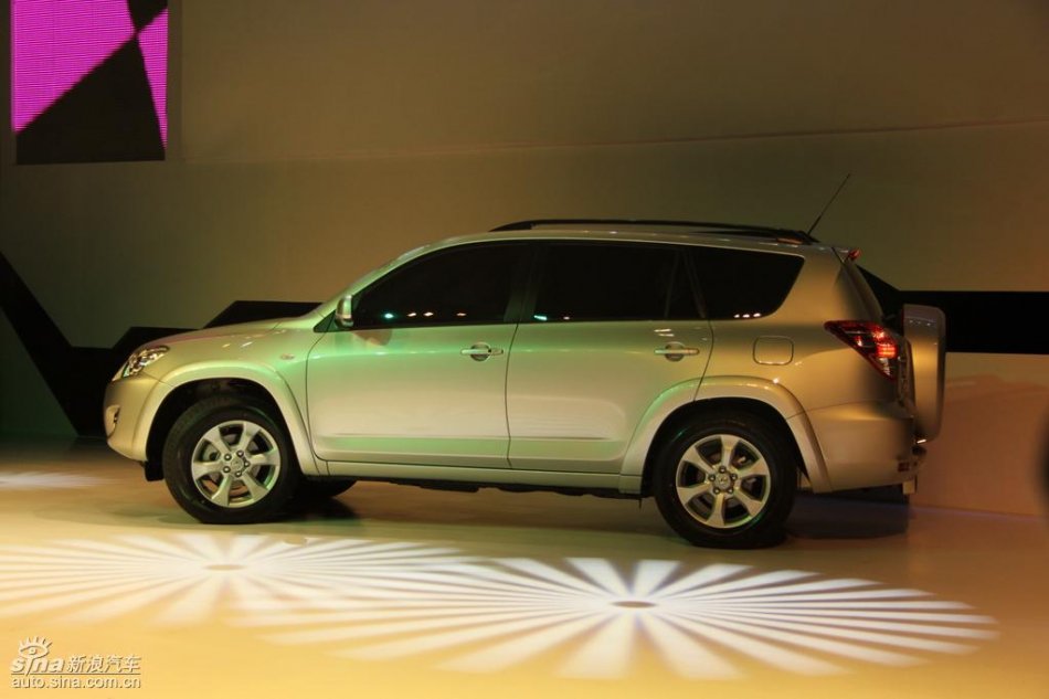 国产丰田RAV4亮相