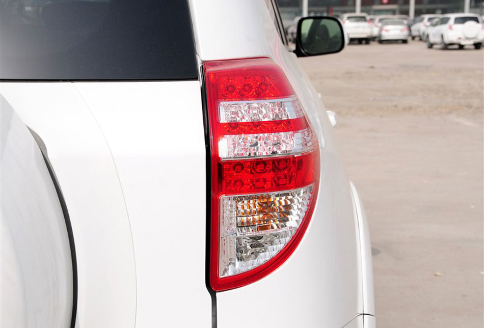 2013款RAV4 2.0L自动精英特装版