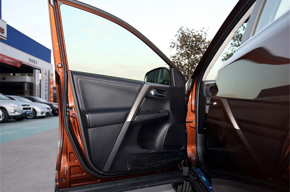 2013款丰田RAV4 2.5L自动豪华版