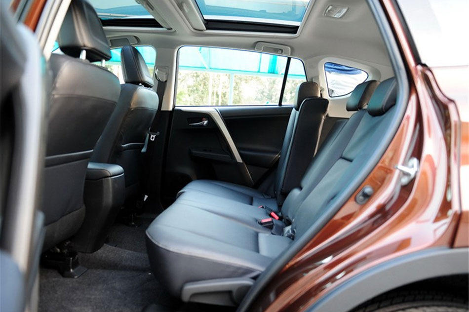 2013款丰田RAV4 2.5L自动豪华版