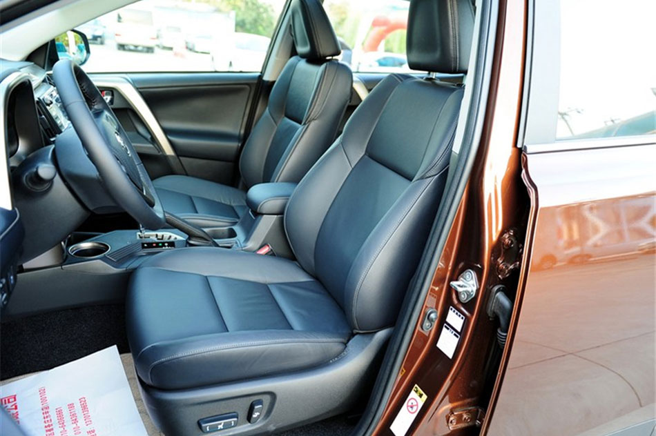 2013款丰田RAV4 2.5L自动豪华版
