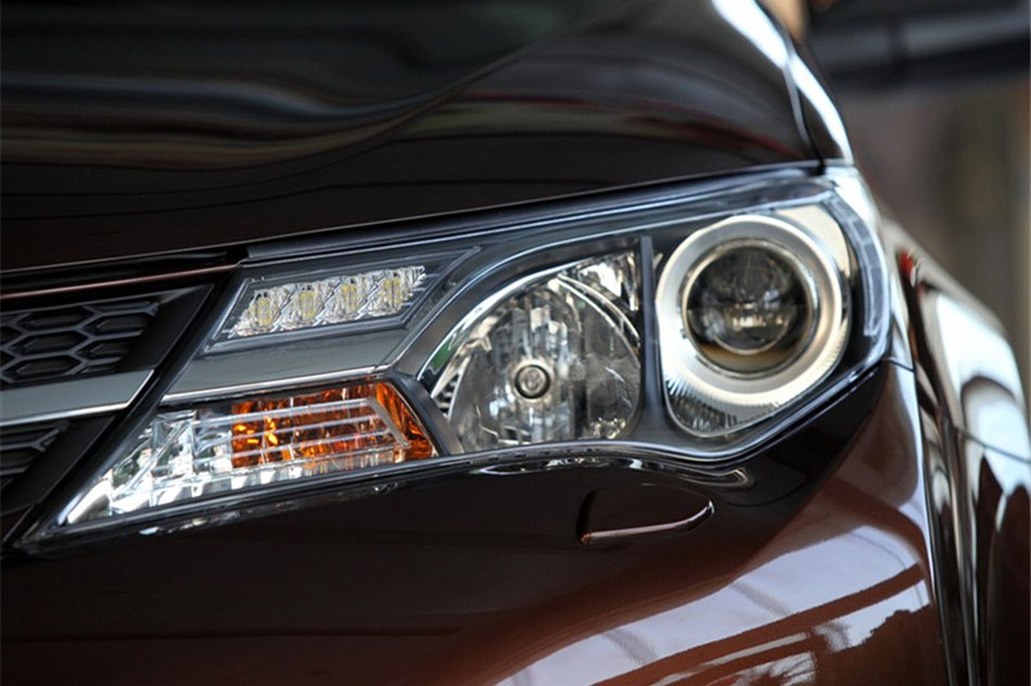 2013款丰田RAV4 2.5L自动豪华版