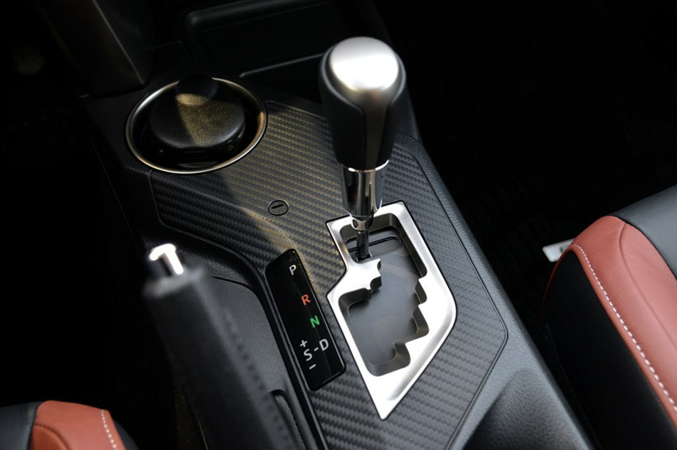 2015款 2.5L 自动四驱尊贵版 内饰