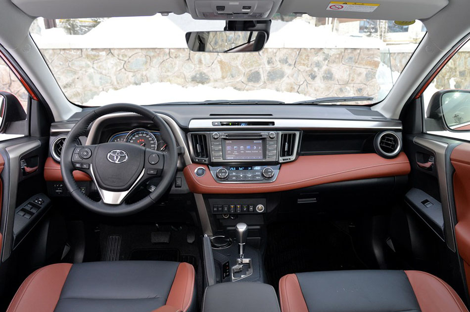 2015款 2.5L 自动四驱尊贵版 内饰