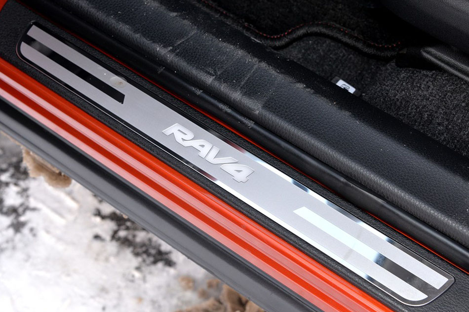 2015款 2.5L 自动四驱尊贵版 座椅空间