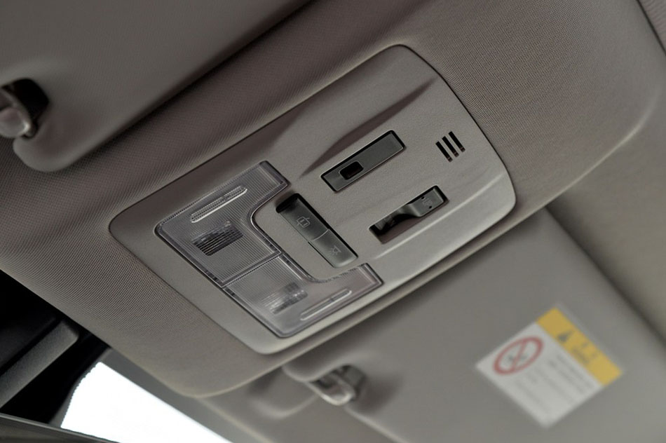 2015款 2.5L 自动四驱尊贵版 座椅空间