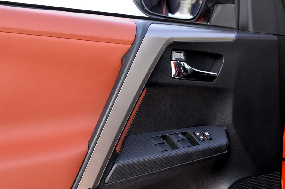 2015款 2.5L 自动四驱尊贵版 座椅空间