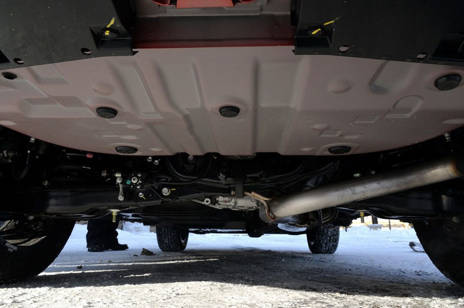 2015款 2.5L 自动四驱尊贵版 引擎底盘