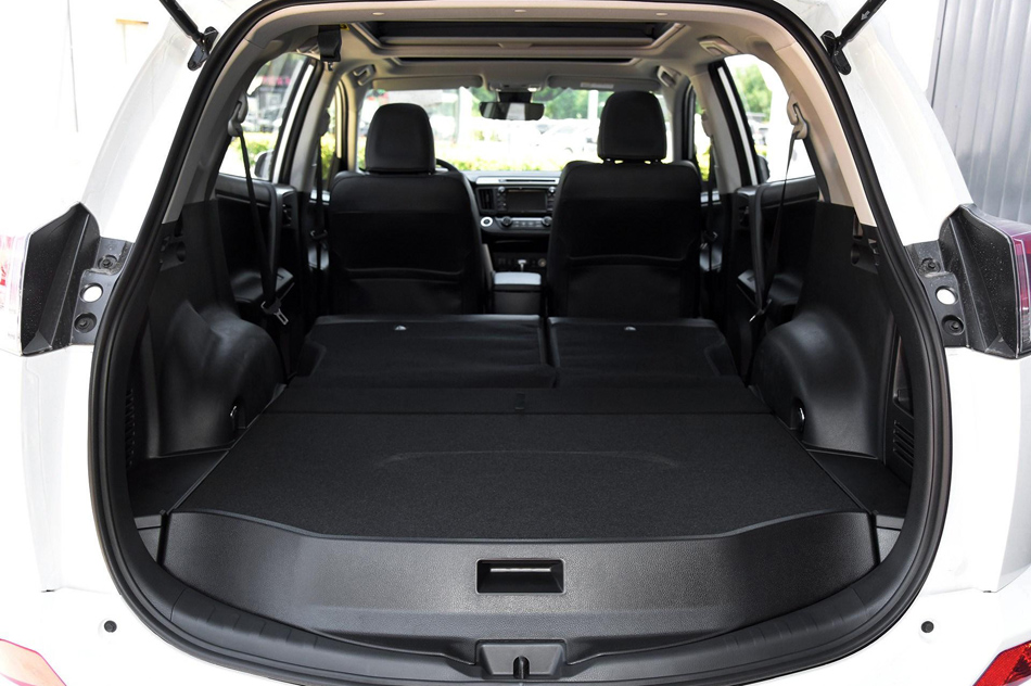 2018款 2.5L 自动四驱精英i版 座椅空间