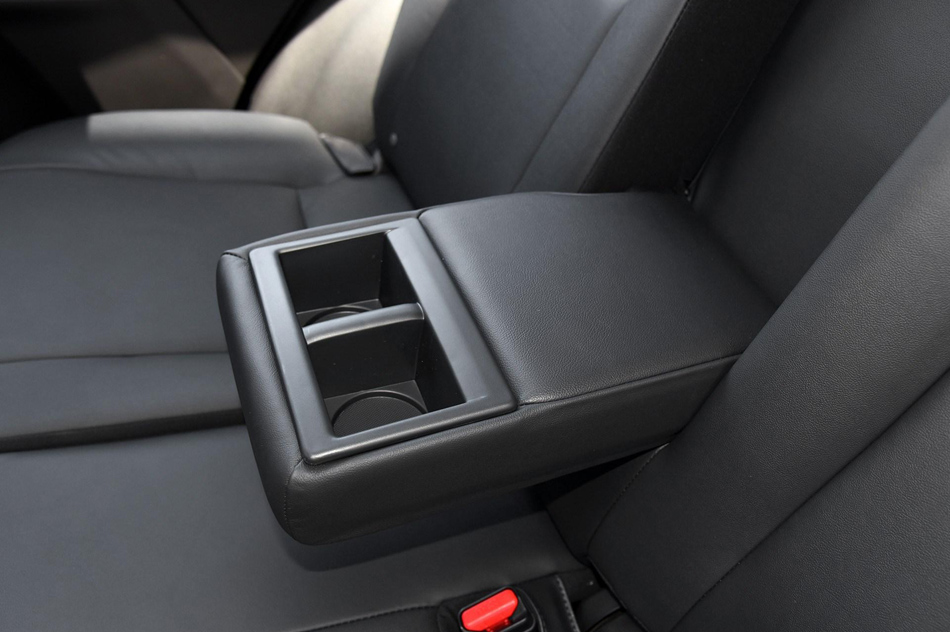 2018款 2.5L 自动四驱精英i版 座椅空间