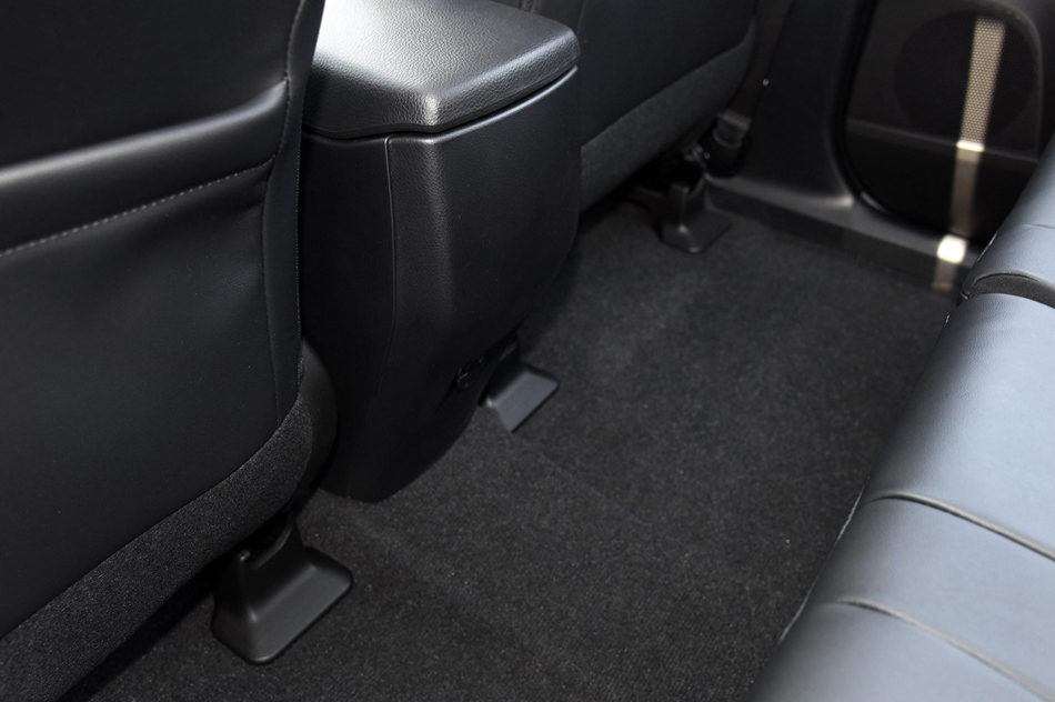 2018款 2.5L 自动四驱精英i版 座椅空间