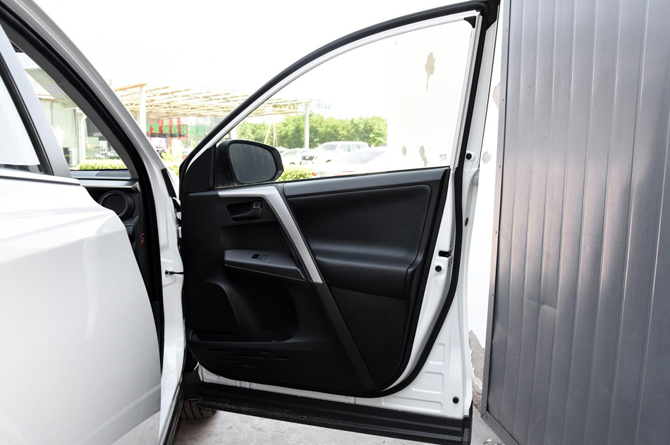 2018款 2.5L 自动四驱精英i版 座椅空间