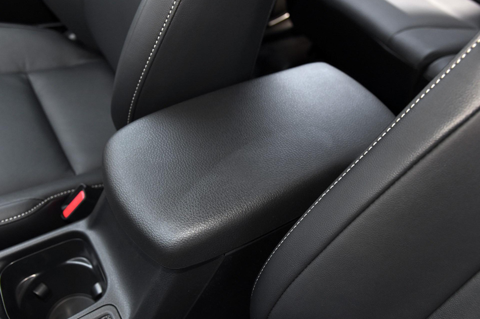 2018款 2.5L 自动四驱精英i版 座椅空间