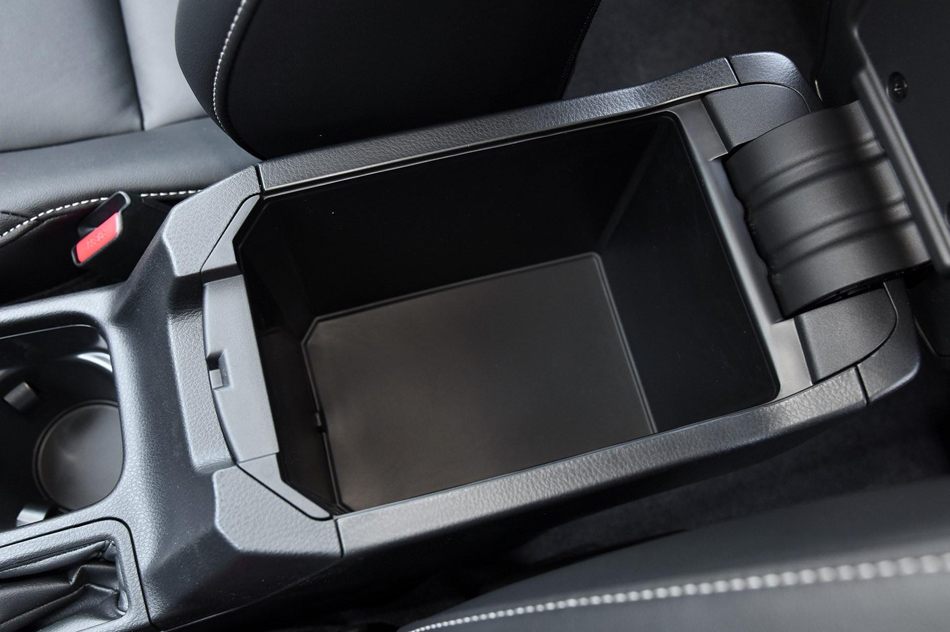 2018款 2.5L 自动四驱精英i版 座椅空间