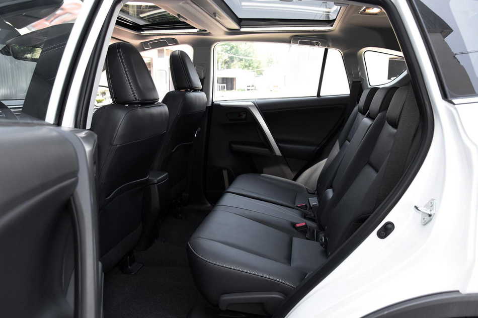 2018款 2.5L 自动四驱精英i版 座椅空间