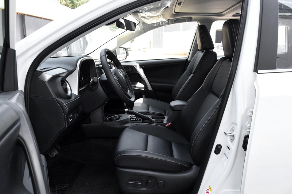 2018款 2.5L 自动四驱精英i版 座椅空间