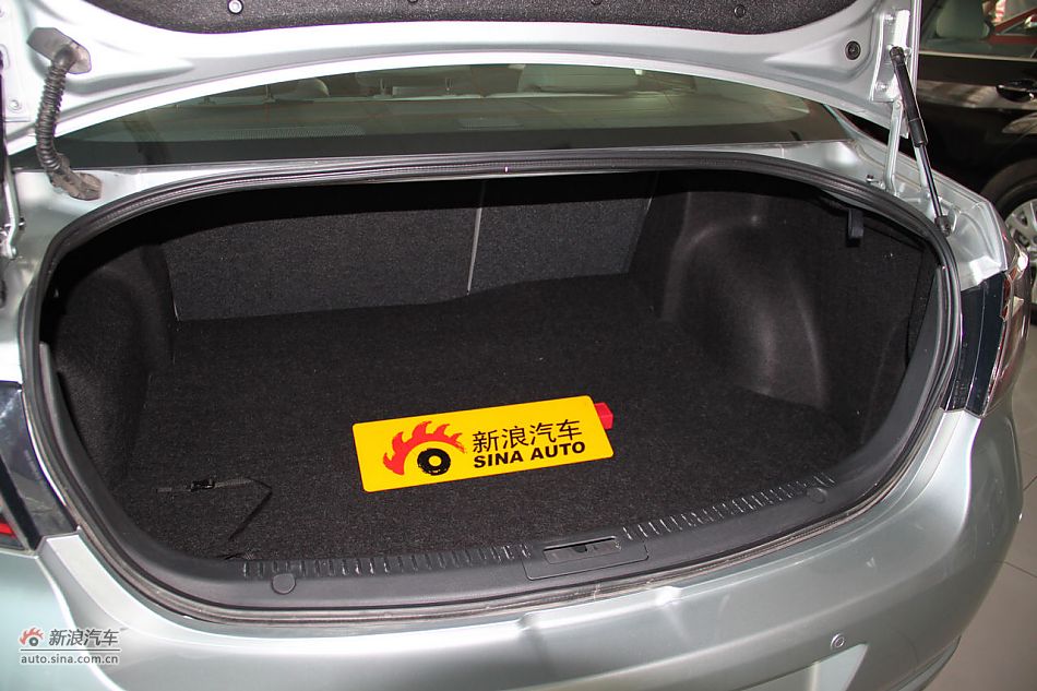 发动机、底盘悬挂及后备箱