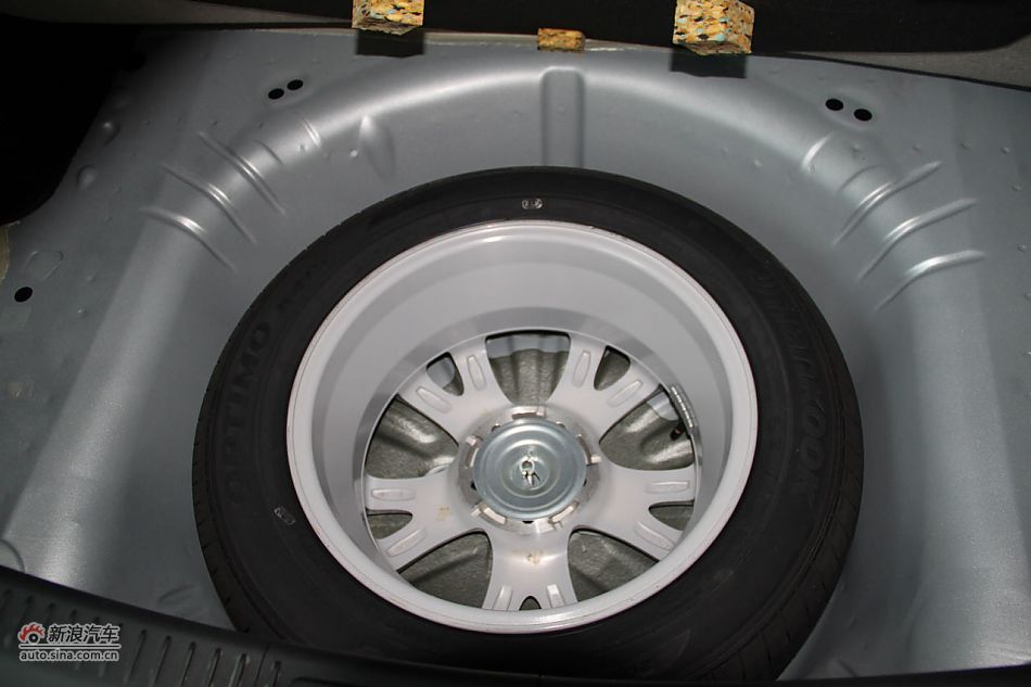 发动机、底盘悬挂及后备箱