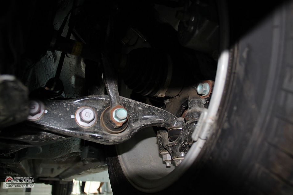 发动机、底盘悬挂及后备箱