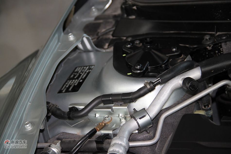 发动机、底盘悬挂及后备箱