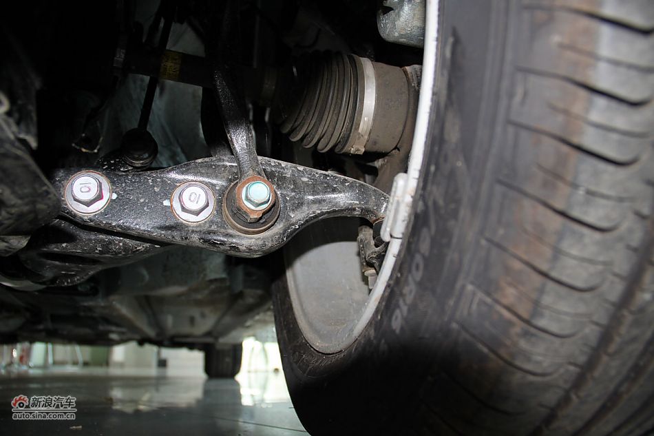 发动机、底盘悬挂及后备箱