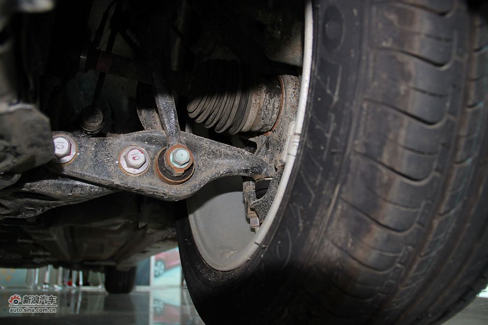 发动机、底盘悬挂及后备箱