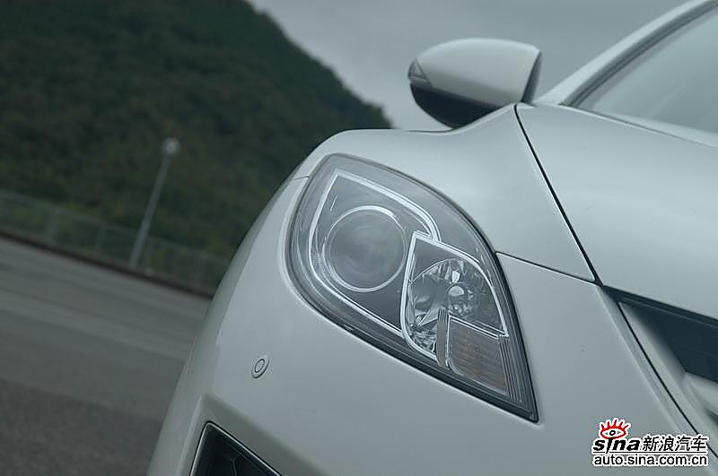 新马自达6设计细节