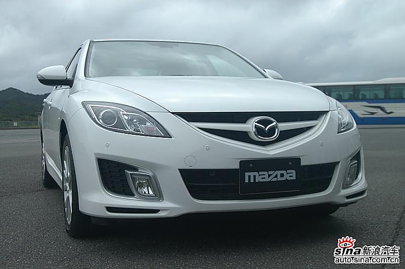 新马自达6设计细节