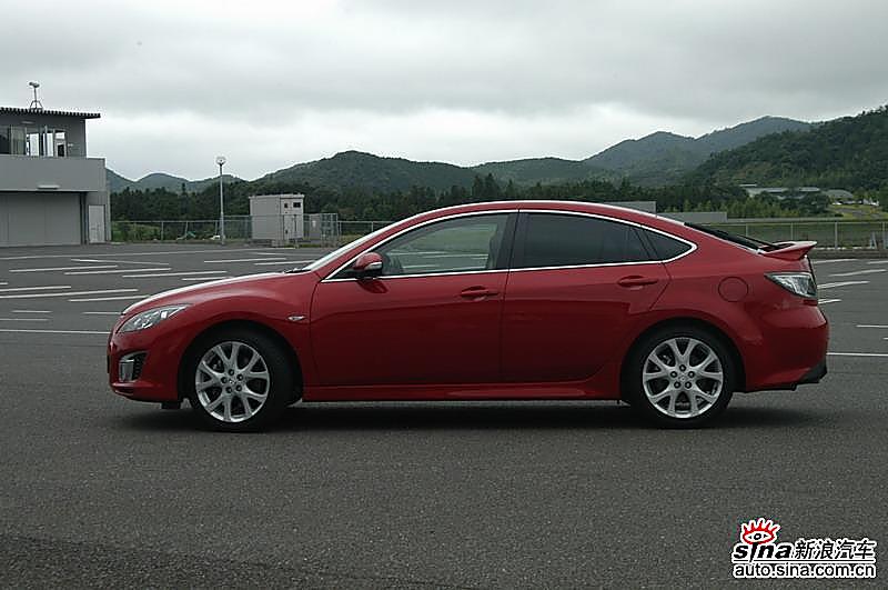 新马自达6设计细节