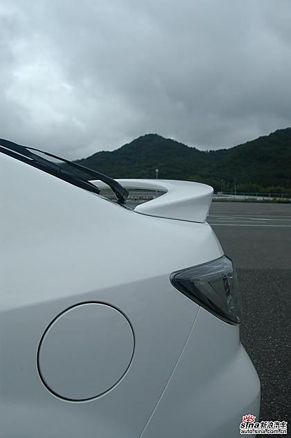 新马自达6设计细节