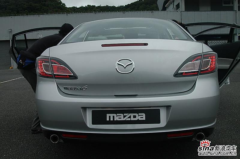 新马自达6设计细节