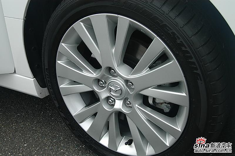 新马自达6设计细节