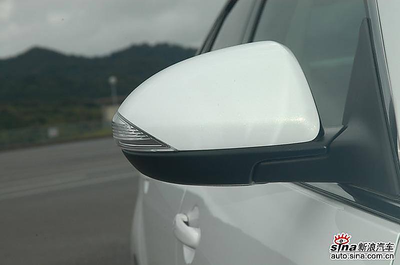 新马自达6设计细节