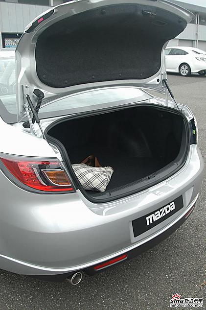 新马自达6设计细节