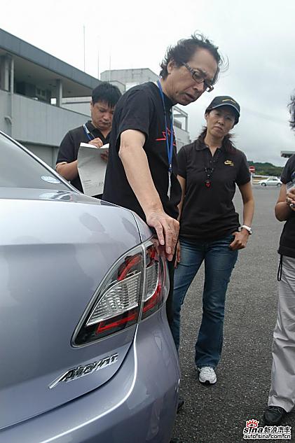 新马自达6设计细节