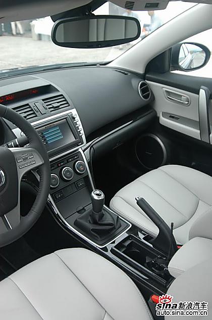 新马自达内饰