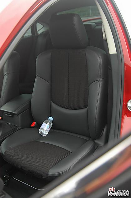新马自达内饰