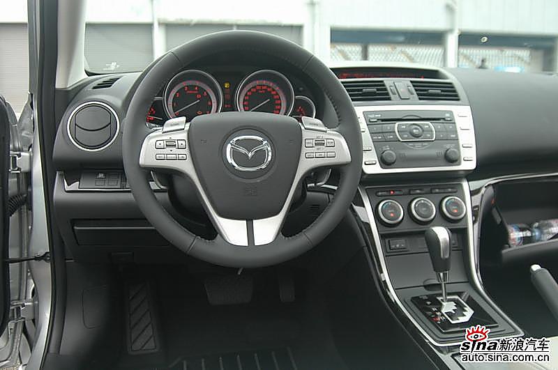 新马自达内饰