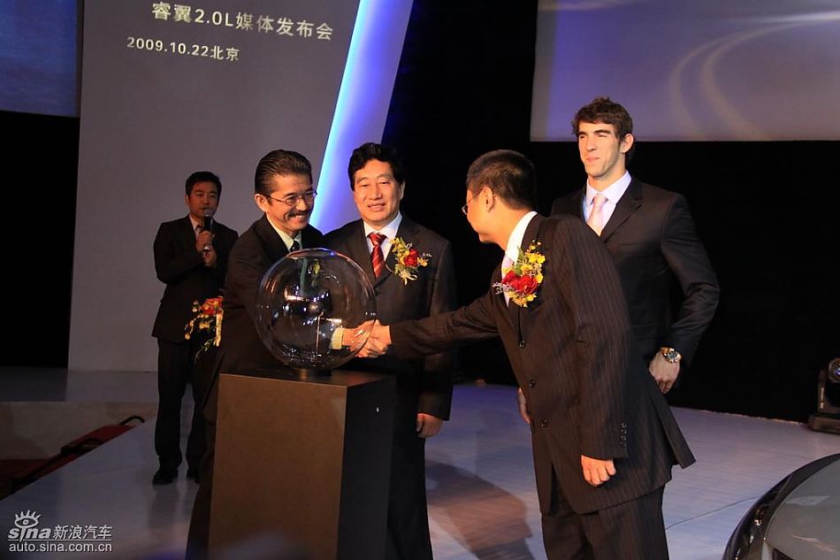 菲尔普斯与高层合影