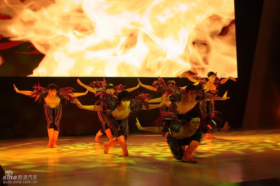 Mazda6睿翼上市现场表演