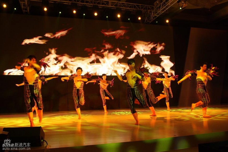 Mazda6睿翼上市现场表演