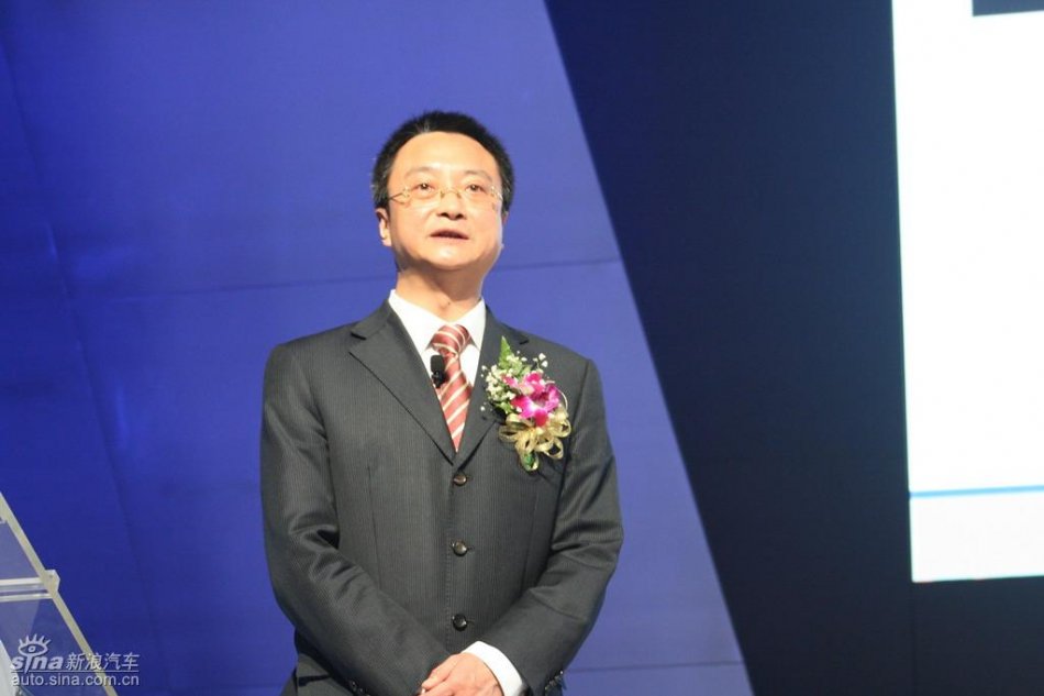 一汽马自达销售公司副总经理于洪江介绍产品