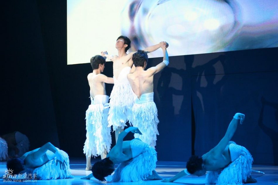 Mazda6睿翼上市现场表演